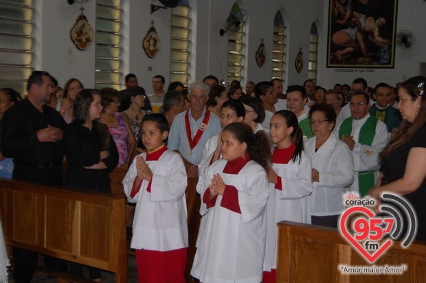 Missa especial marca despedida de Padre Alex Messias da Vila São Pedro