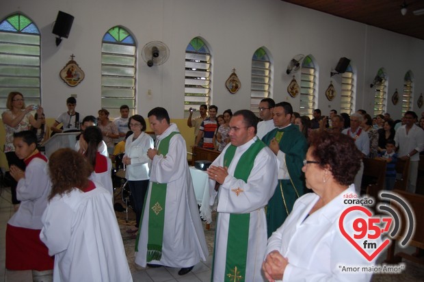 Missa especial marca despedida de Padre Alex Messias da Vila São Pedro