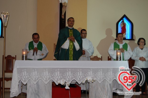 Missa especial marca despedida de Padre Alex Messias da Vila São Pedro