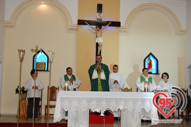 Missa especial marca despedida de Padre Alex Messias da Vila São Pedro