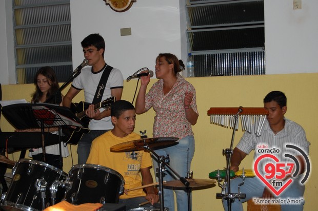 Missa especial marca despedida de Padre Alex Messias da Vila São Pedro