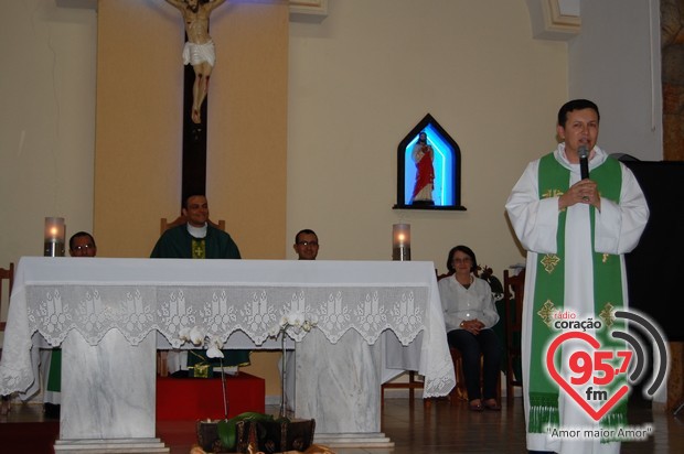 Missa especial marca despedida de Padre Alex Messias da Vila São Pedro