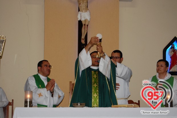 Missa especial marca despedida de Padre Alex Messias da Vila São Pedro