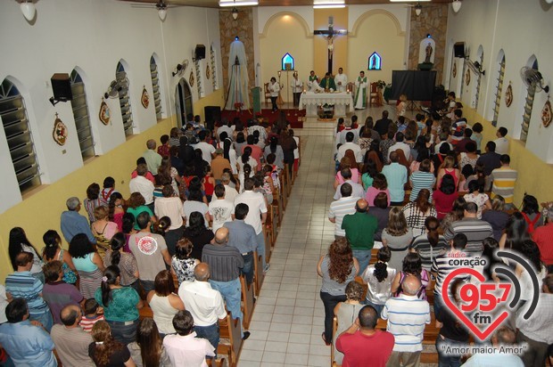 Missa especial marca despedida de Padre Alex Messias da Vila São Pedro
