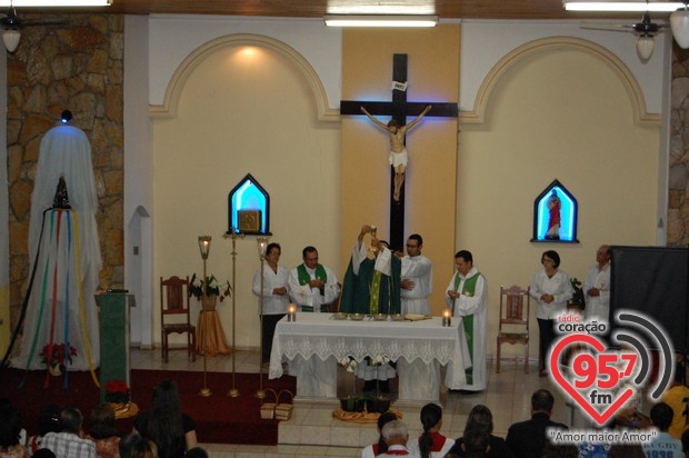 Missa especial marca despedida de Padre Alex Messias da Vila São Pedro