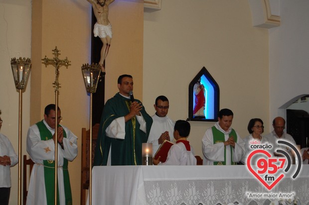 Missa especial marca despedida de Padre Alex Messias da Vila São Pedro