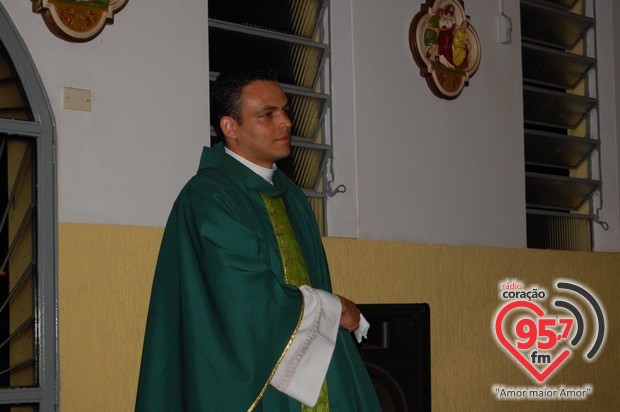 Missa especial marca despedida de Padre Alex Messias da Vila São Pedro