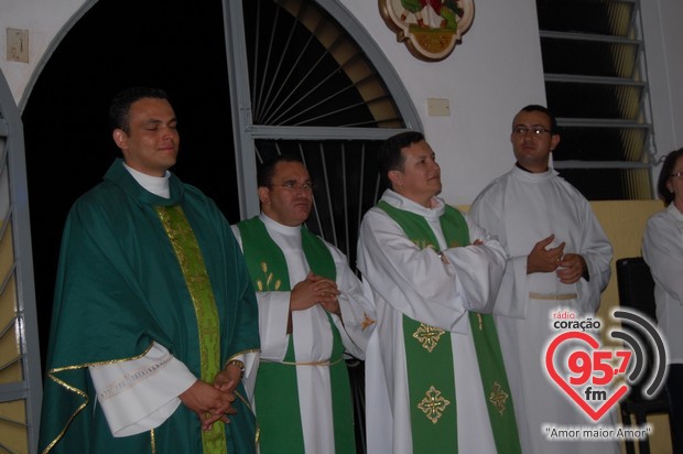 Missa especial marca despedida de Padre Alex Messias da Vila São Pedro