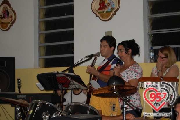 Missa especial marca despedida de Padre Alex Messias da Vila São Pedro