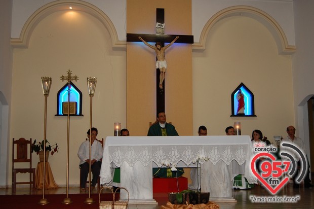 Missa especial marca despedida de Padre Alex Messias da Vila São Pedro