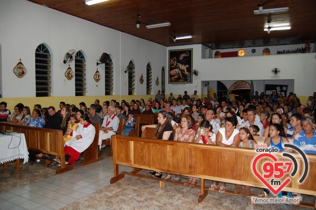 Missa especial marca despedida de Padre Alex Messias da Vila São Pedro