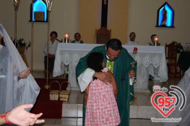 Missa especial marca despedida de Padre Alex Messias da Vila São Pedro