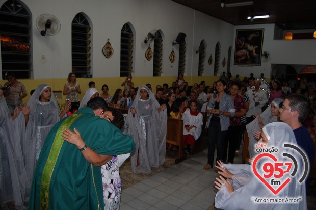 Missa especial marca despedida de Padre Alex Messias da Vila São Pedro