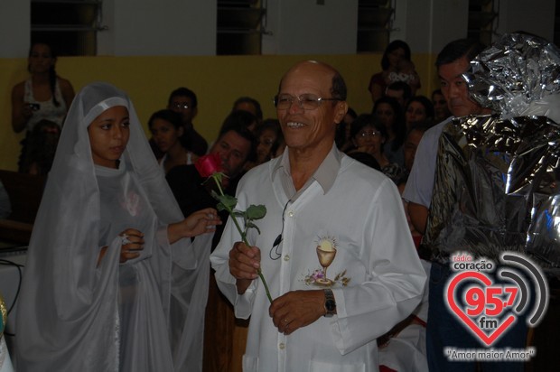 Missa especial marca despedida de Padre Alex Messias da Vila São Pedro