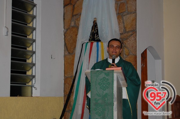 Missa especial marca despedida de Padre Alex Messias da Vila São Pedro