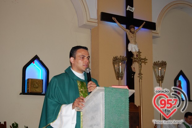 Missa especial marca despedida de Padre Alex Messias da Vila São Pedro