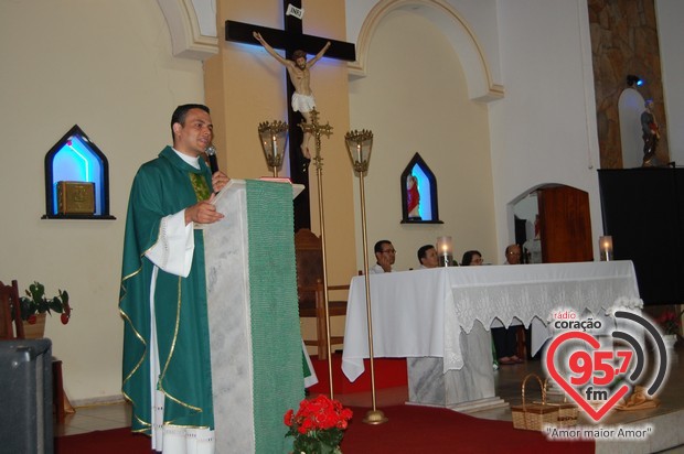 Missa especial marca despedida de Padre Alex Messias da Vila São Pedro