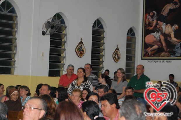 Missa especial marca despedida de Padre Alex Messias da Vila São Pedro
