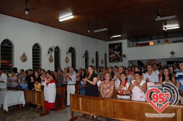 Missa especial marca despedida de Padre Alex Messias da Vila São Pedro