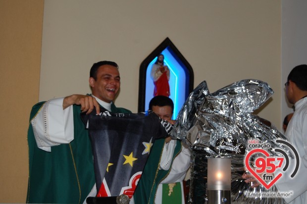 Missa especial marca despedida de Padre Alex Messias da Vila São Pedro
