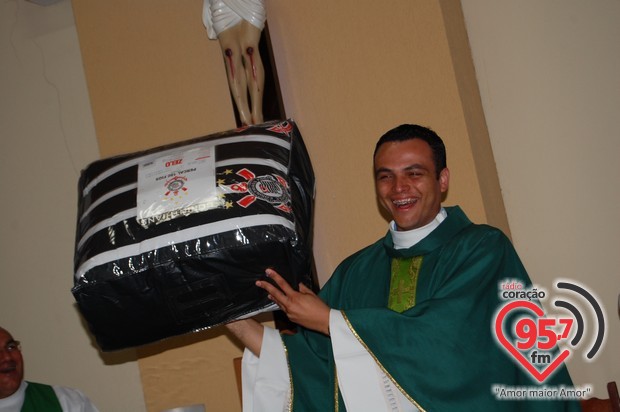 Missa especial marca despedida de Padre Alex Messias da Vila São Pedro