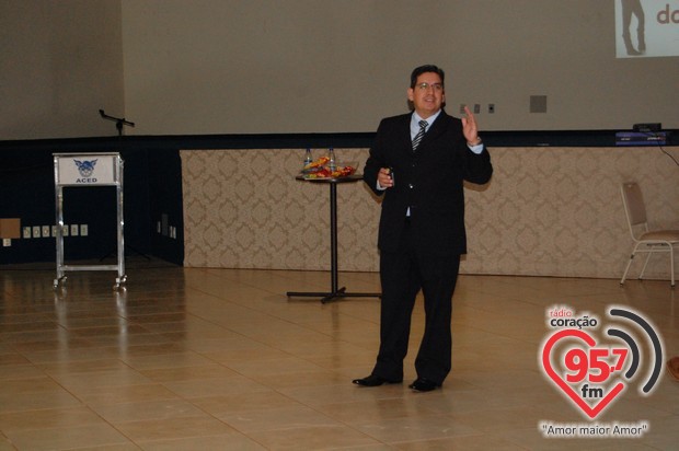 Funcionários da FTM participam de curso de atendimento ao cliente na ACED