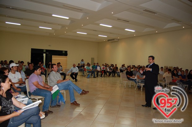 Funcionários da FTM participam de curso de atendimento ao cliente na ACED