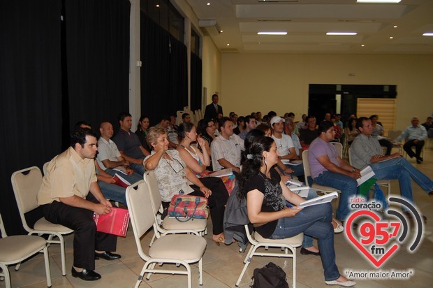 Funcionários da FTM participam de curso de atendimento ao cliente na ACED