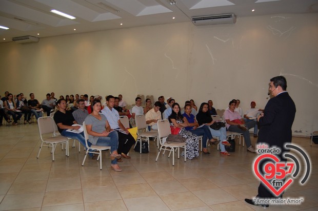 Funcionários da FTM participam de curso de atendimento ao cliente na ACED