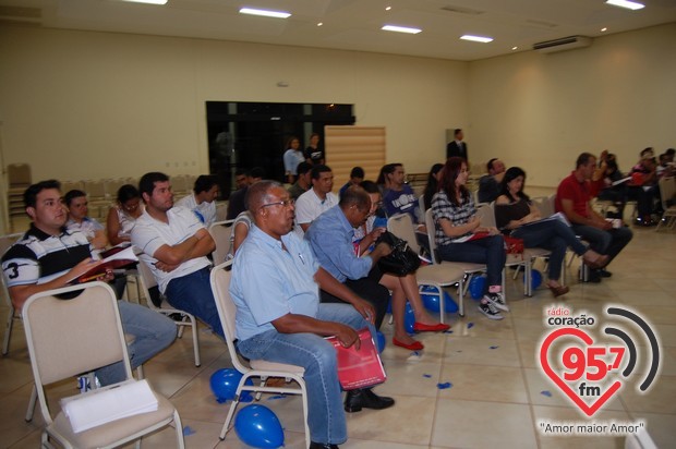 Funcionários da FTM participam de curso de atendimento ao cliente na ACED
