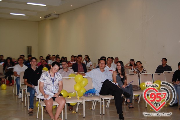 Funcionários da FTM participam de curso de atendimento ao cliente na ACED