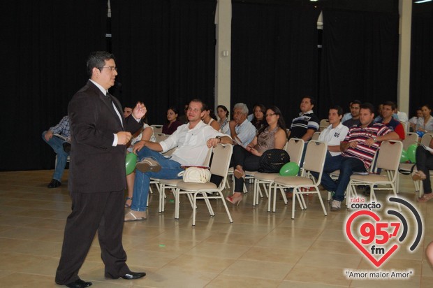 Funcionários da FTM participam de curso de atendimento ao cliente na ACED