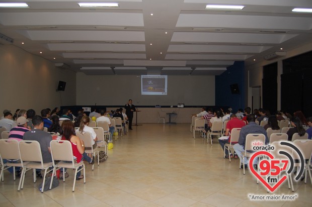 Funcionários da FTM participam de curso de atendimento ao cliente na ACED