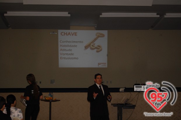 Funcionários da FTM participam de curso de atendimento ao cliente na ACED