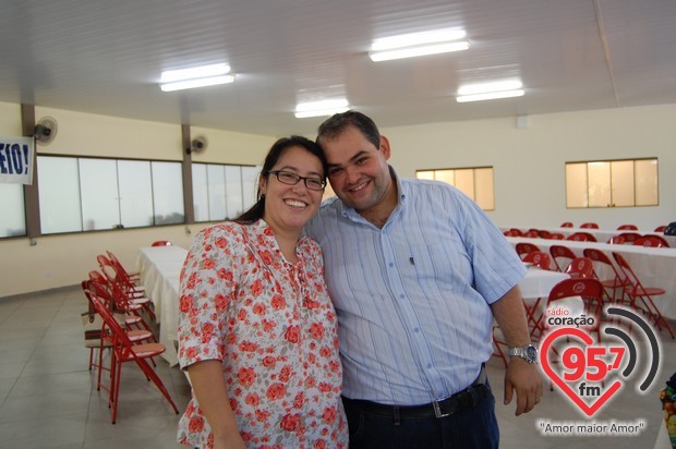 Casais da paróquia São Carlos realizam confraternização