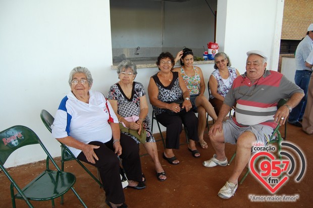 Casais da paróquia São Carlos realizam confraternização