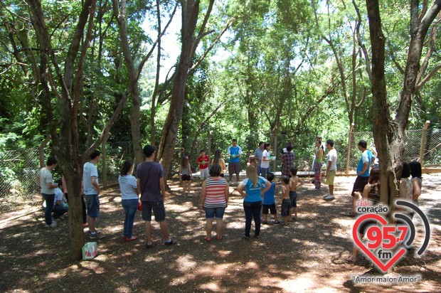Casais da paróquia São Carlos realizam confraternização
