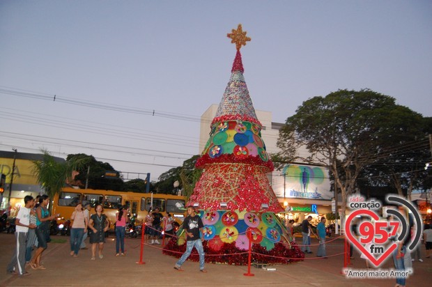 “Celebração da Luz” reúne milhares de pessoas em Dourados