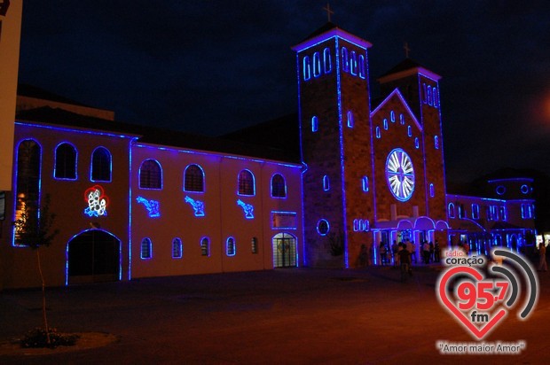 Católicos de Dourados celebram o Natal na Catedral