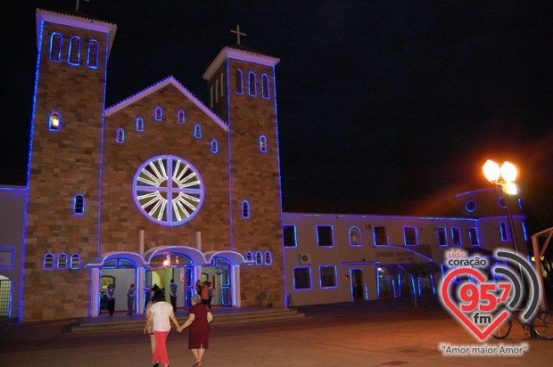Católicos de Dourados celebram o Natal na Catedral