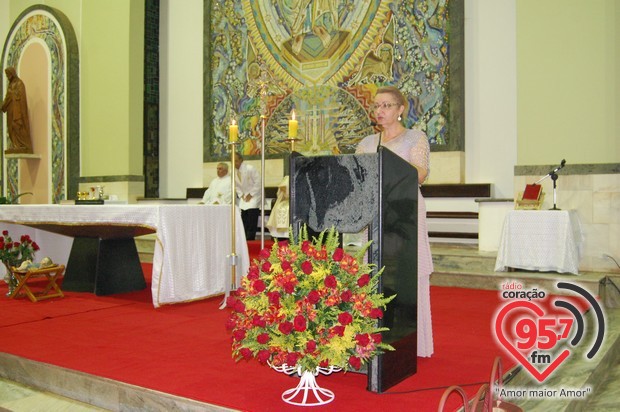 Católicos de Dourados celebram o Natal na Catedral