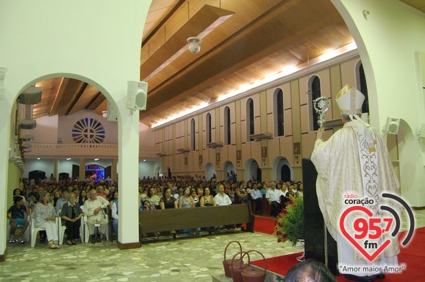 Católicos de Dourados celebram o Natal na Catedral