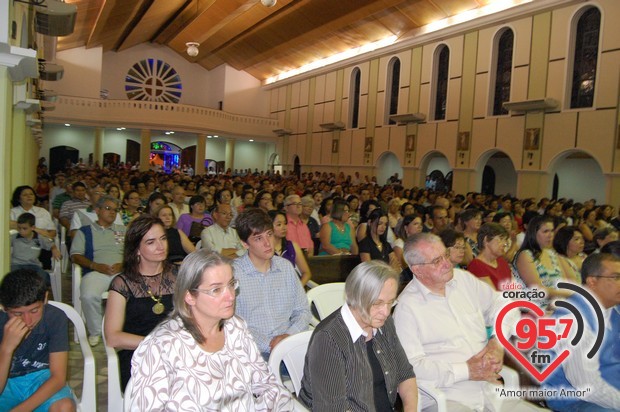 Católicos de Dourados celebram o Natal na Catedral