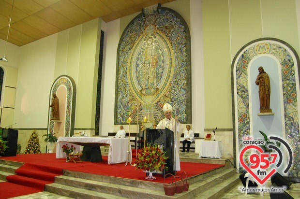 Católicos de Dourados celebram o Natal na Catedral