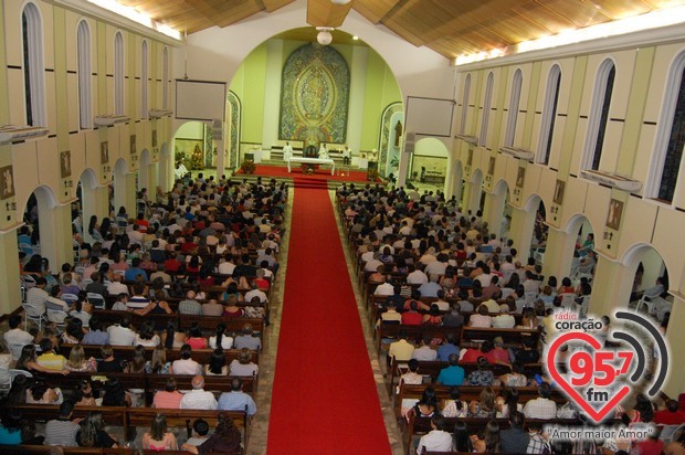 Católicos de Dourados celebram o Natal na Catedral