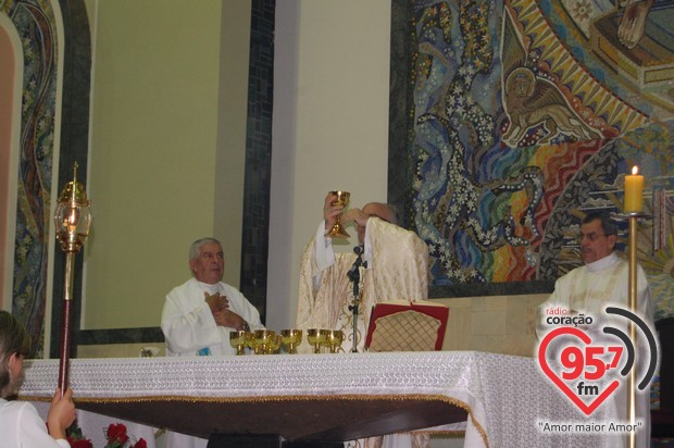 Católicos de Dourados celebram o Natal na Catedral