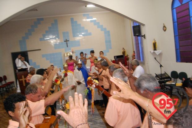 Festa da Folia de Reis anima distrito de Santa Terezinha