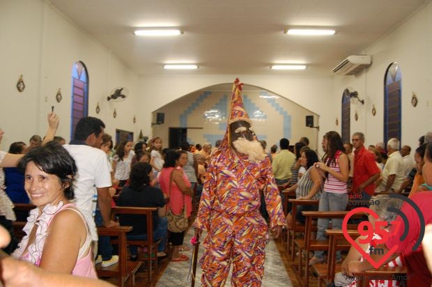 Festa da Folia de Reis anima distrito de Santa Terezinha