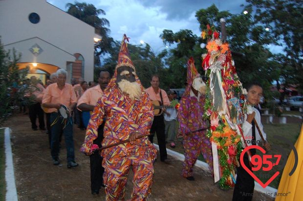 Festa da Folia de Reis anima distrito de Santa Terezinha