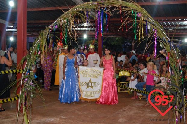 Festa da Folia de Reis anima distrito de Santa Terezinha
